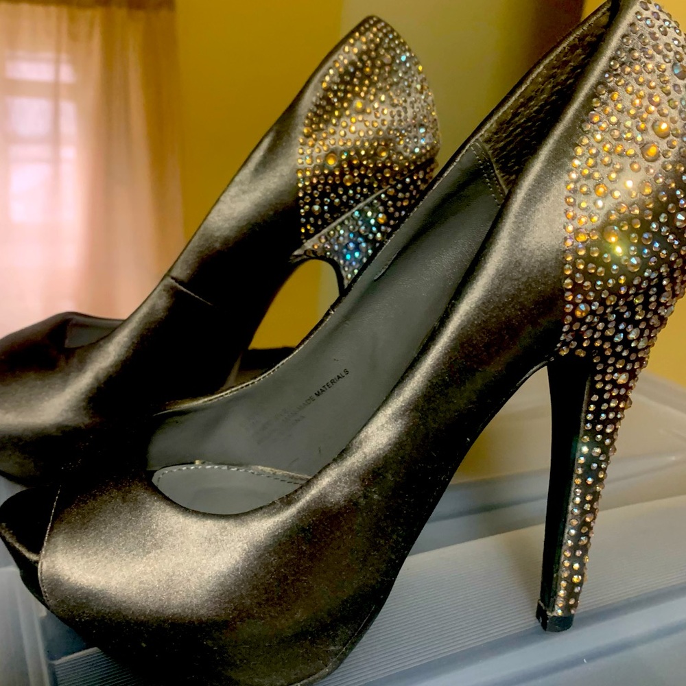 Steve Madden peep toe heels!!!🔥🔥🔥🔥 size 7.5